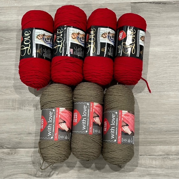 NWT Set of 7 Skeins Red Heart With Love Yarn (4 Red & 3 Taupe) Medium Weight 4 - Picture 3 of 16